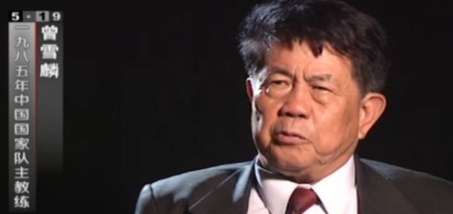 18年巴西球迷扔杂物砸大巴,前国脚曝16年前花20万能进国足