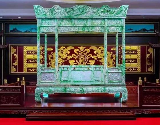 最珍贵的翡翠龙床,五吨重龙床