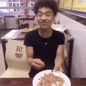 搞笑白色连衣裙视频,搞笑gif第356期