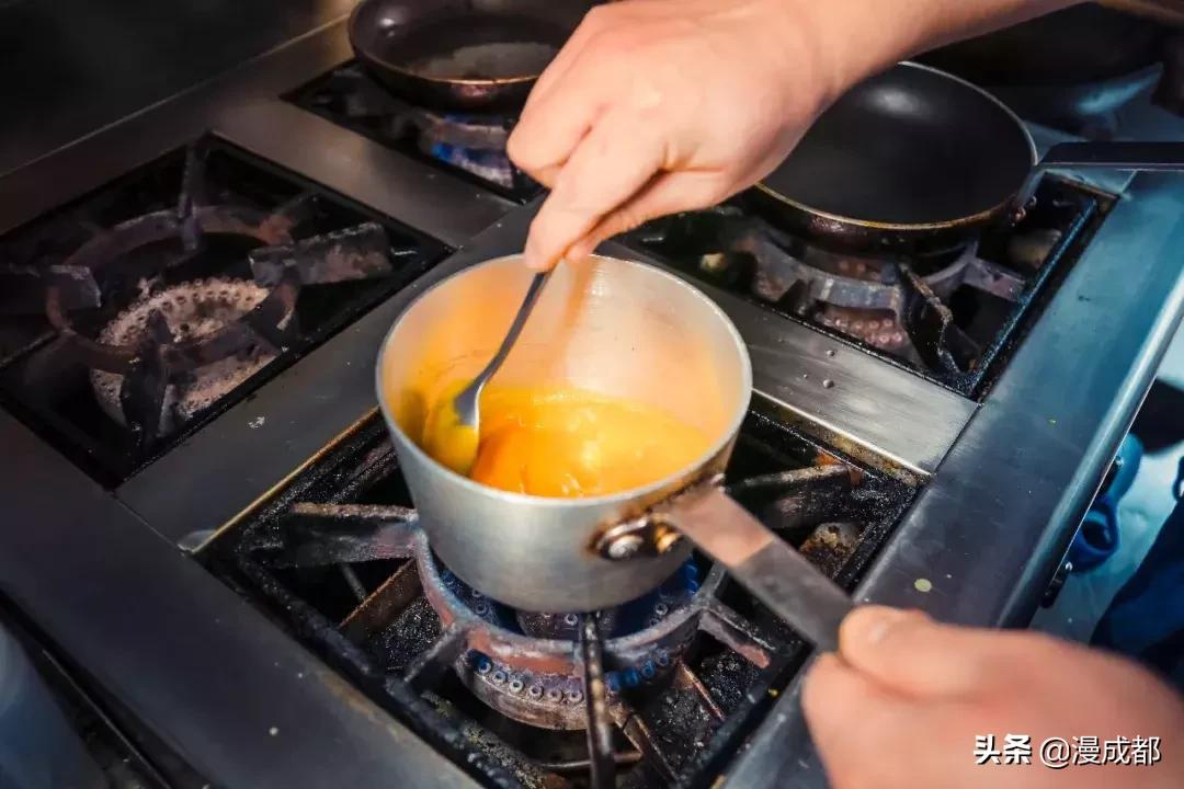 漂洋过海来成都，这对情侣将极致美食开在最不起眼的地方