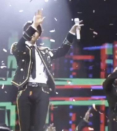 能接受否：男明星的舞蹈动作“顶胯”怎样才不会显得油腻？