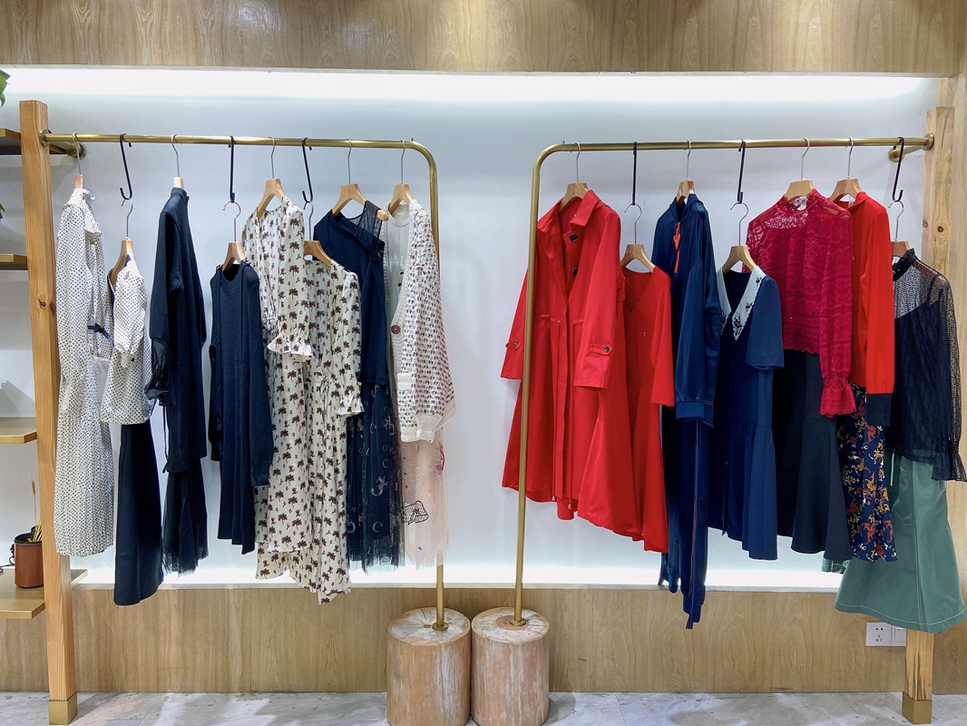 3color三彩女装官方旗舰店直播,3colour三彩服饰专卖店直播