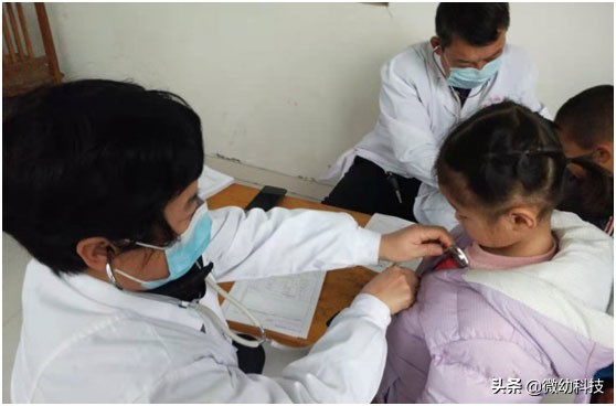 梨园幼儿园展开健康体检，晨检机器人免人工-微幼科技