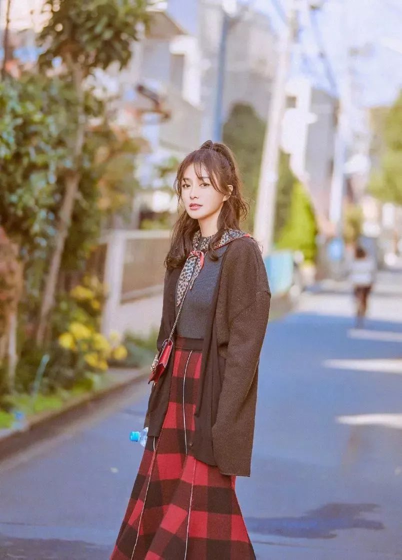 姚晨最近咖啡色穿搭,姚晨穿搭最新图片