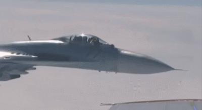 即使机毁人亡,也要找刺激!为何俄飞行员总爱杂耍式飞行选技巧