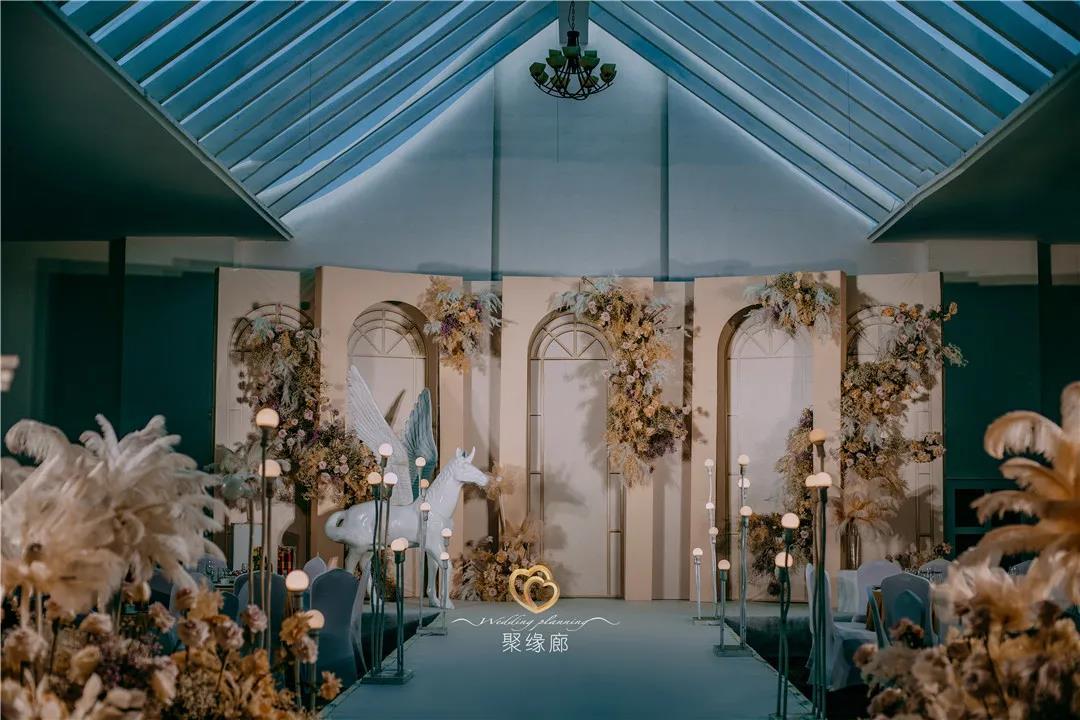 婚礼怎样办省钱,教堂婚礼和酒店婚礼哪个省钱