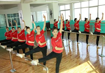 对口高考学高铁乘务前景好吗,职高学高铁乘务前景咋样