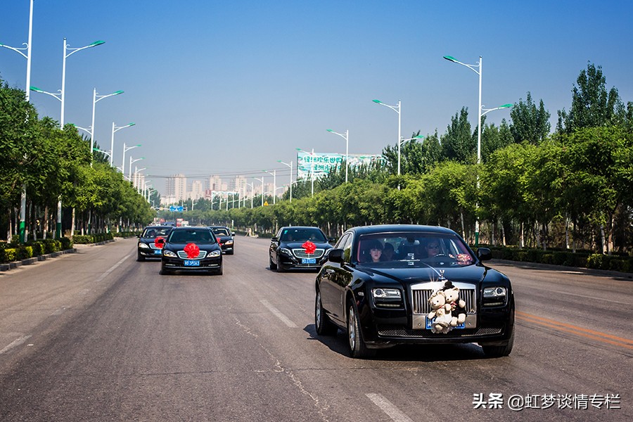 婚礼当天小舅子要10万新郎退婚,结婚小舅子堵门要红包怎么说