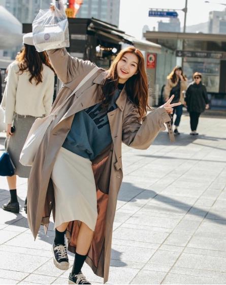 韩流风又起来了，短款夹克+卷边牛仔裤，帅气得不行，第5套更好看