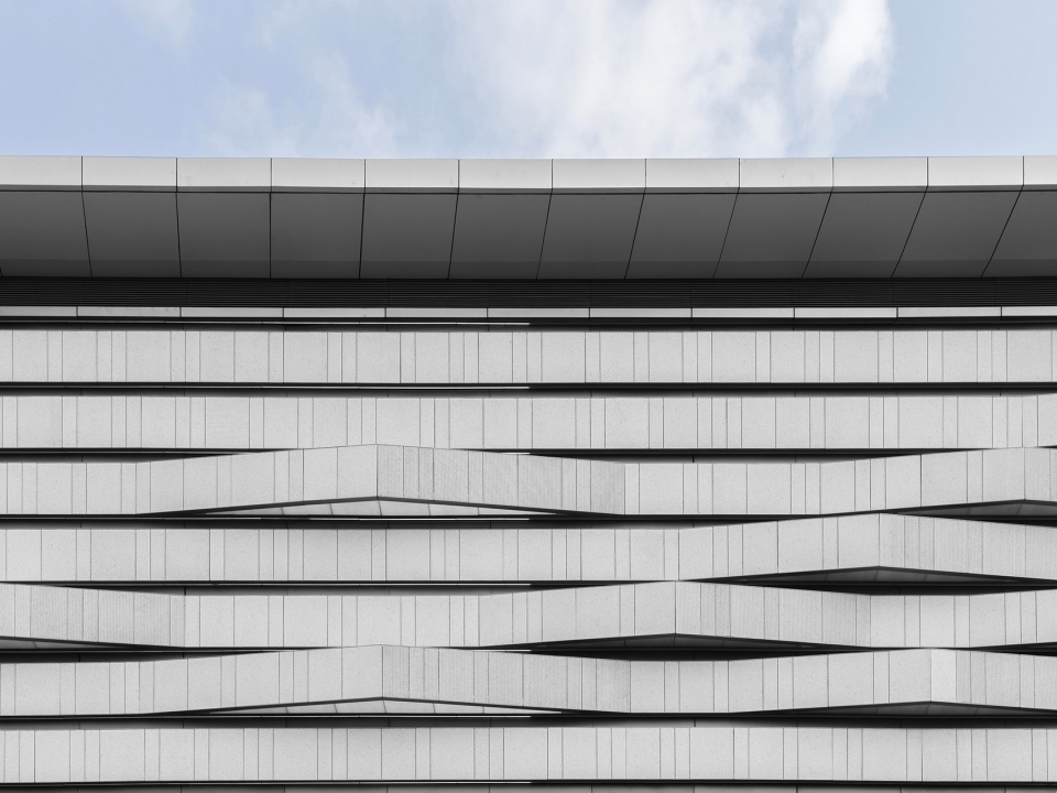 350米高的恒隆广场，昆明第一高楼，提供崭新都市生活体验