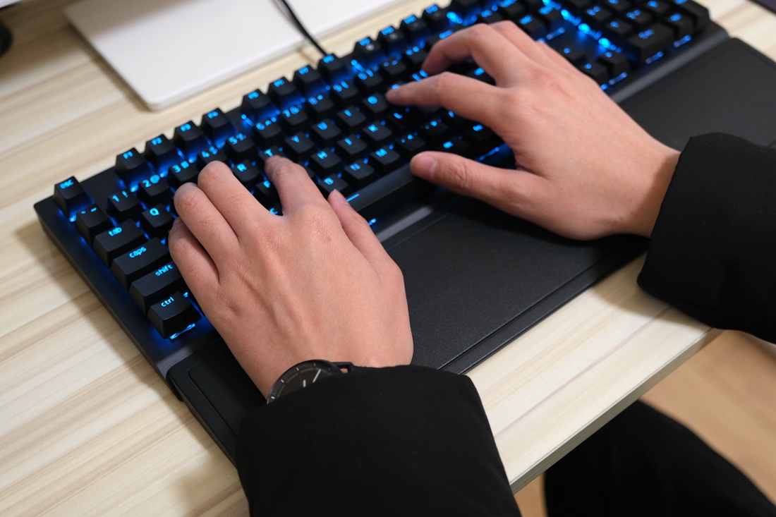 雷蛇黑寡妇蜘蛛v3无线pro机械键盘,雷蛇黑寡妇蜘蛛键盘灯光设置教程