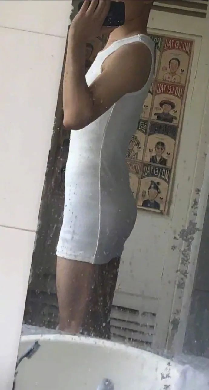 “网上买了件*男猛**T恤后？”哈哈哈哈快停止散发你的魅力吧