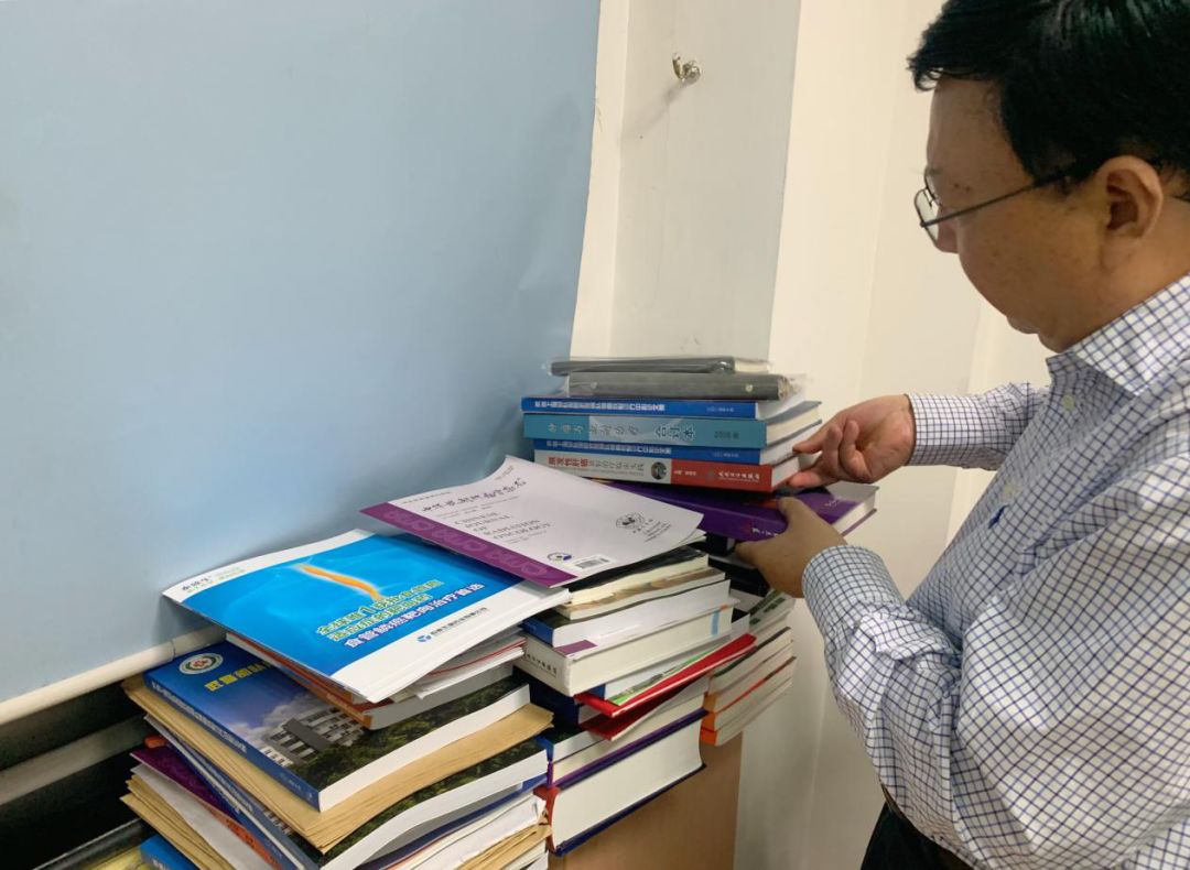 “让病人尽可能多活下去！”这位来自*警武**医院的医生，真牛