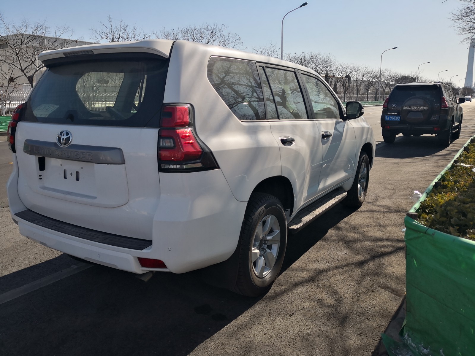 丰田霸道中东版2700和2800的区别,22款丰田霸道2800每个版本的区别