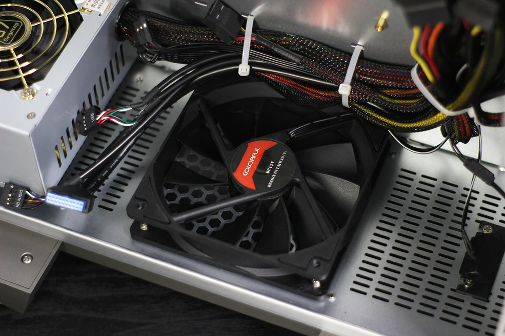 电竞新势力的显示器,七彩虹igame系列主机