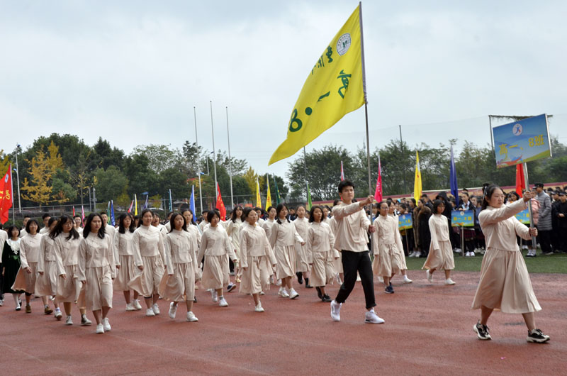 学子亮相省运会开幕式,初中校运会开幕式入场创新表演