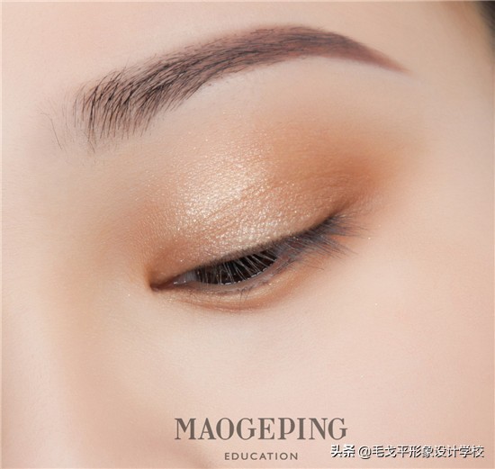 怎样简单画眼妆有神又自然,一个单眼皮一个双眼皮怎么画眼妆