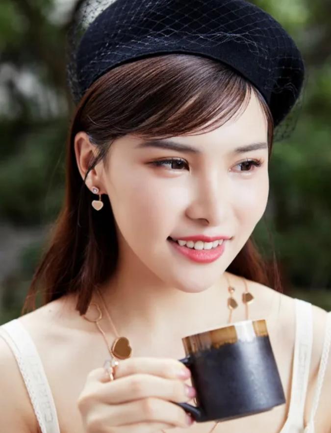 任正非小女儿出道,任正非的小女儿简介