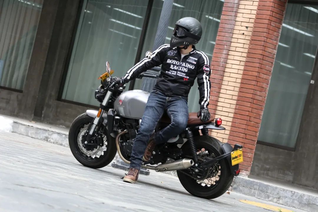 中量级双缸复古赛科龙re3试驾,宗申赛科龙re3双缸400复古摩托