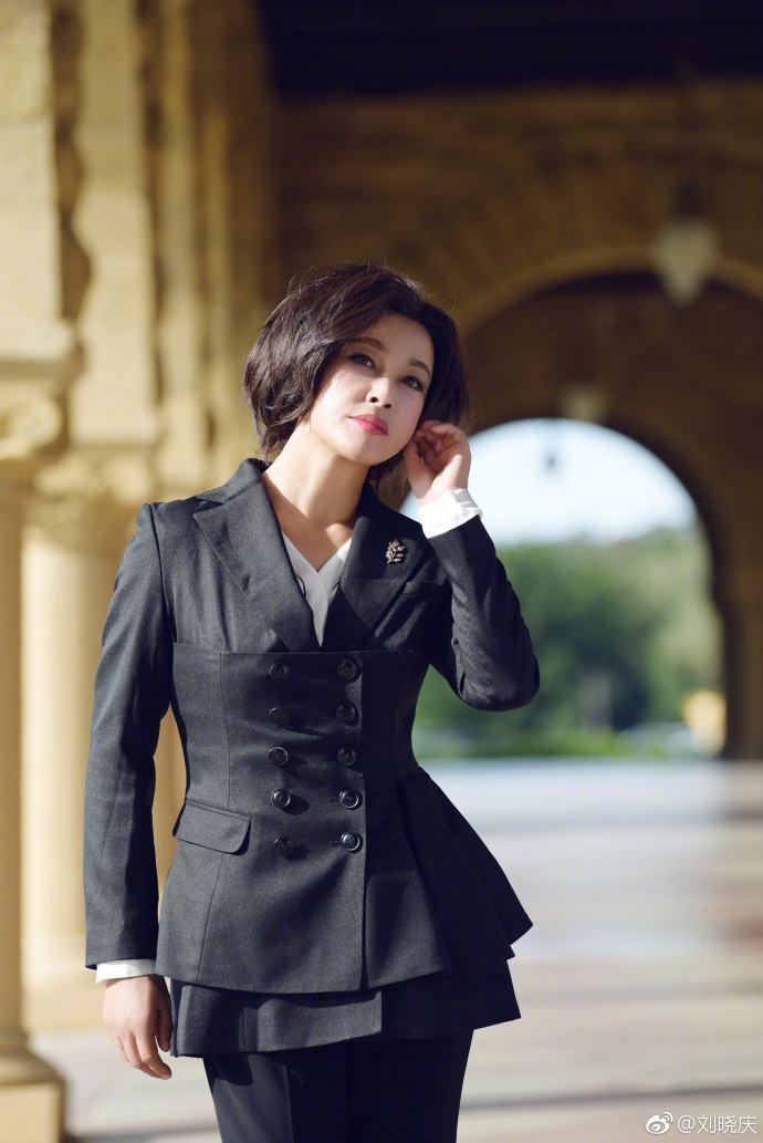 中老年红色棉袄怎么搭配,中老年女怎样穿好看