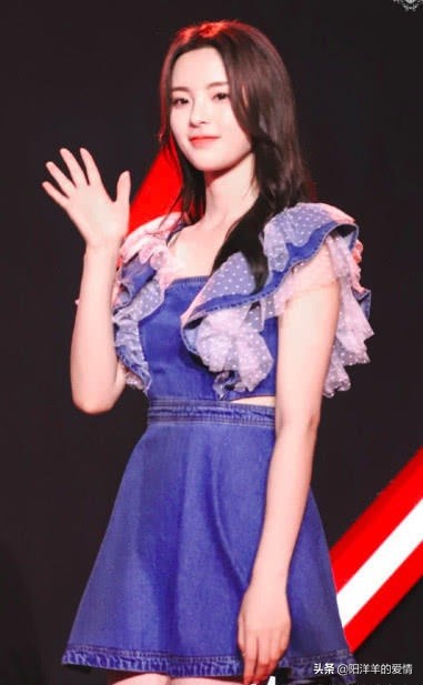 杨超越红毯穿的衣服，粉丝：淘宝上有卖的