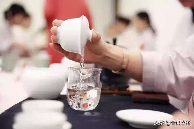 盖碗各种花式拿法,正确拿盖碗的手势大全