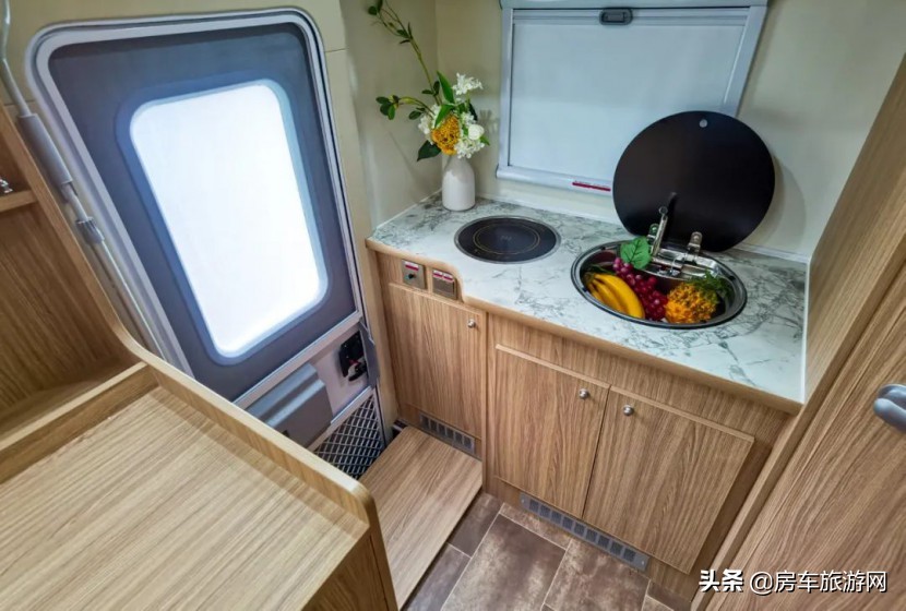 拓锐斯特平头轻卡最新款房车,拓锐斯特房车2022款多少钱