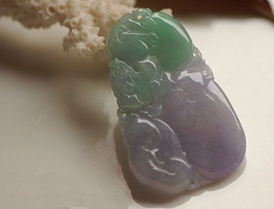 翡翠品种春带彩 (春带彩鱼翡翠挂件)