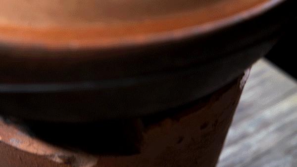 老西关炭炉羊肉煲，不给蘸酱！藏在村子里，门口停满豪车