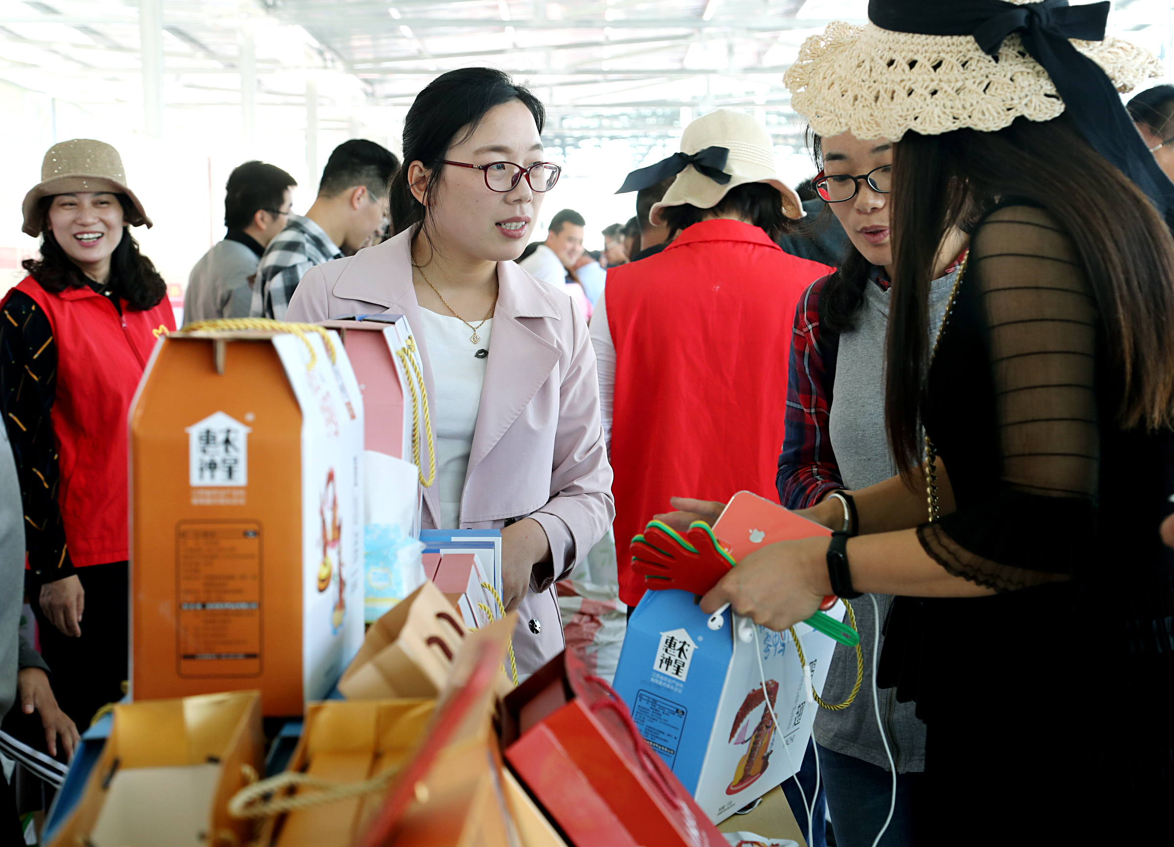 喜看稻菽千重浪古黄河畔庆丰年睢宁成功举办“农民丰收节”