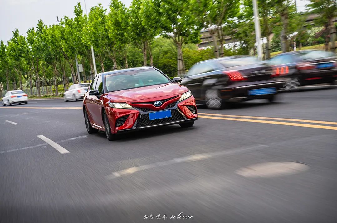 试乘试驾怎样可以吸引客户,试驾新一代凯美瑞双擎