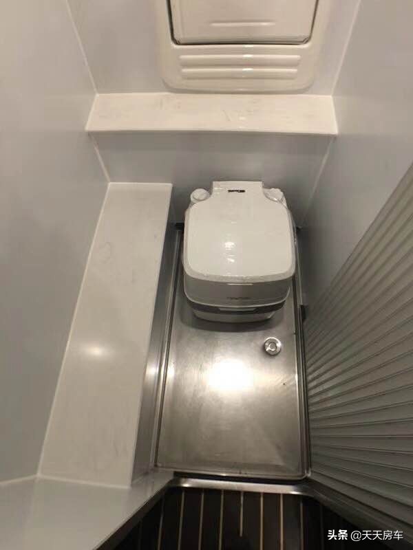 北京二手东风御风短轴中顶房车,2023款东风御风短轴房车