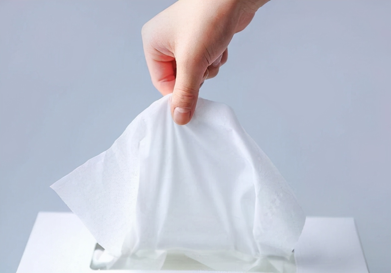 上完小便用纸巾擦好还是湿巾好,女性用湿巾还是纸巾好