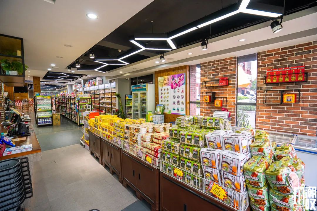 从韩国回来在超市买东西,从韩国进口商品