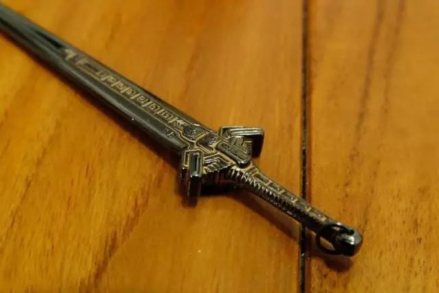 金庸对玄铁剑的描写,杨过的玄铁重剑真实存在