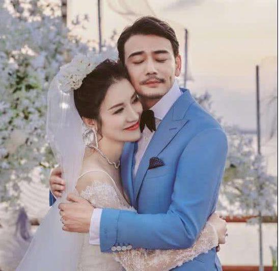 杨烁谈婚姻,杨烁签协议时的视频