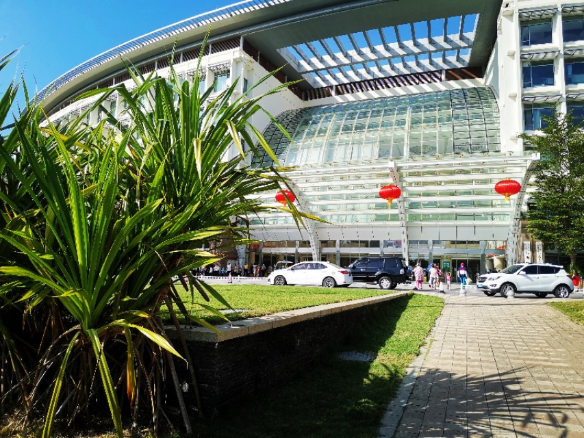 春节快到了，海南三亚*013院医**看病的人好多，干什么都得排队呀！