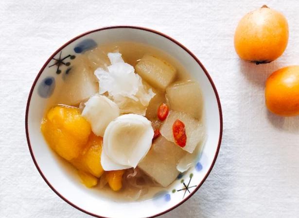 嗓子干痒咳嗽小妙招雪梨,枇杷雪梨汤的做法止咳一天喝几次