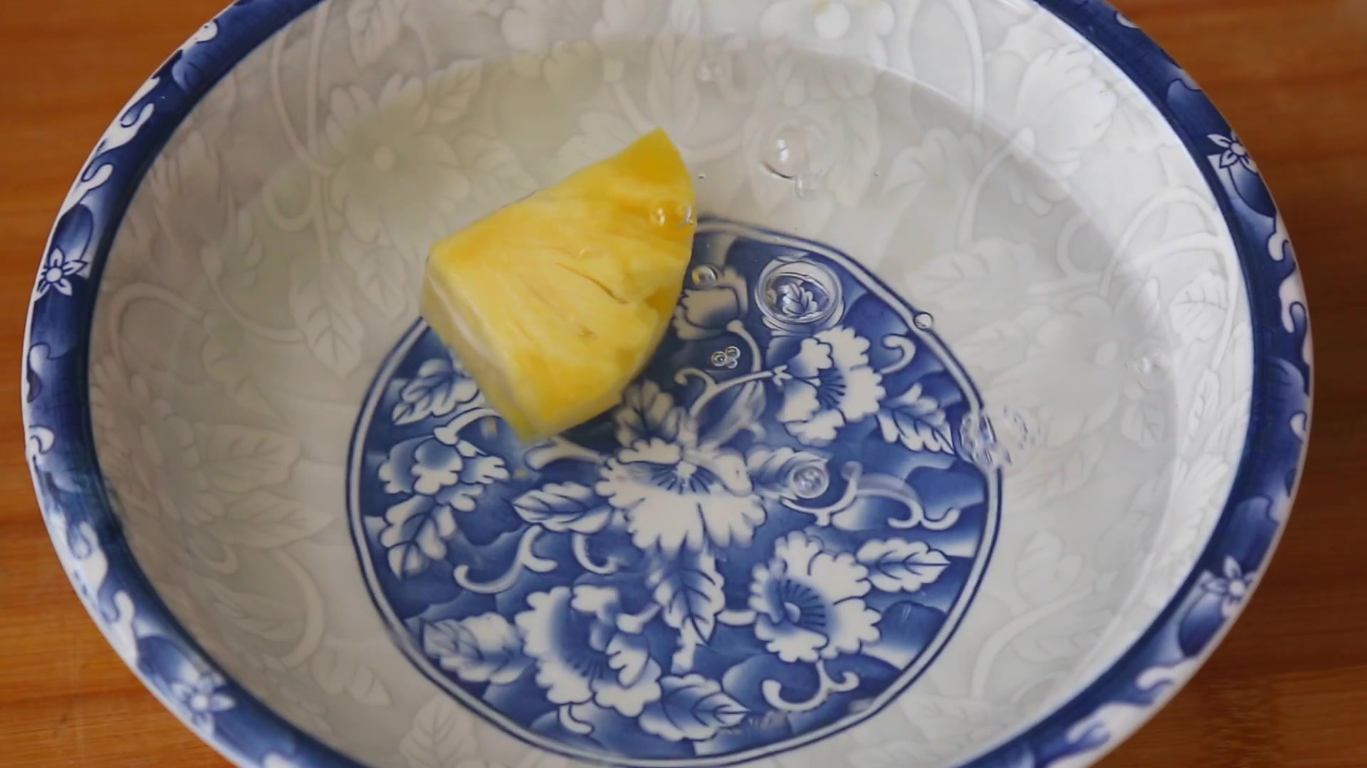 懒人快速削菠萝,如何快速削菠萝不浪费