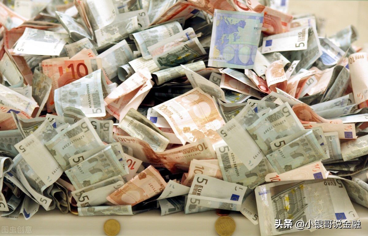 别人还钱去银行发现假钱怎么办,到银行存款有假钱怎么处理