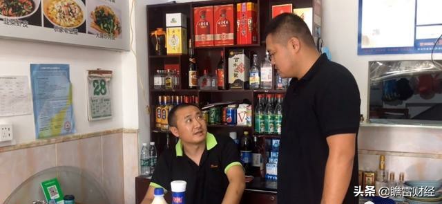 一个人一辆车拉货,一个人一辆小厢货创业