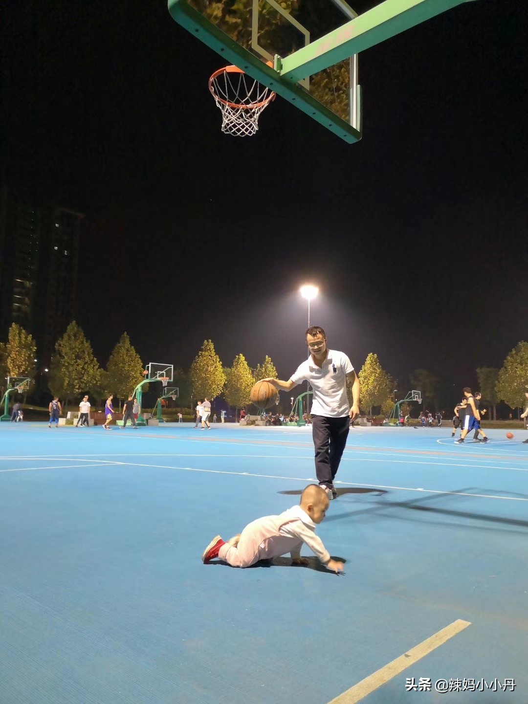 1岁半宝宝脾气暴躁哭闹怎么办,一岁宝宝老是大哭大闹