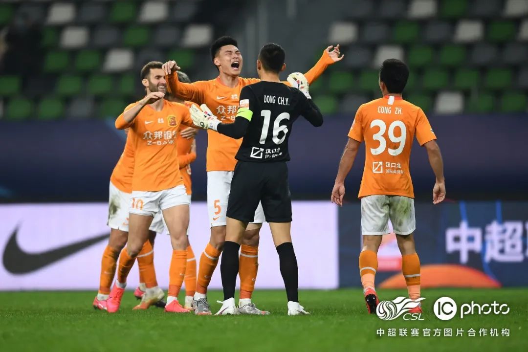 前线丨武汉卓尔总比分3:2战胜浙江能源绿城，成功留在中超