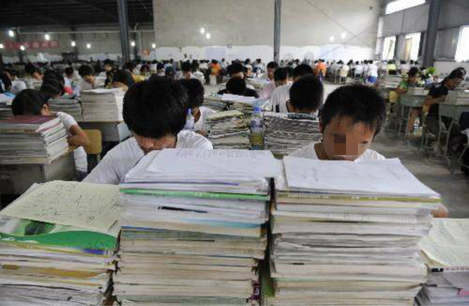 孩子在学校当鸡头还是凤尾比较好,孩子去普通班当鸡头还是进重点班