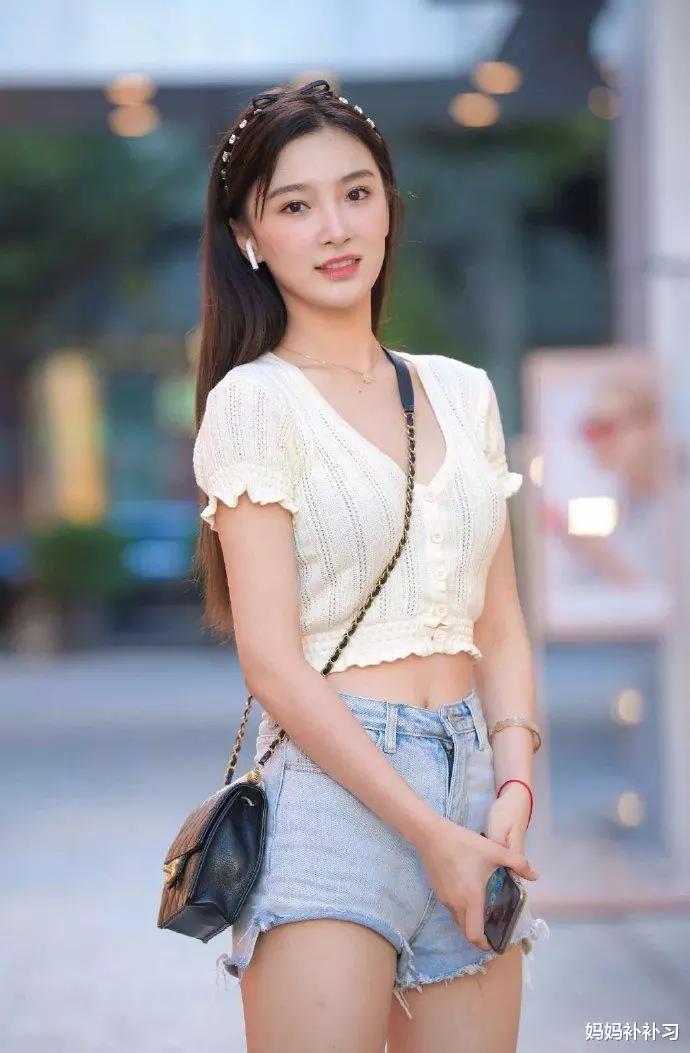 穿上了这件“荷叶边”上衣,你就是小仙女