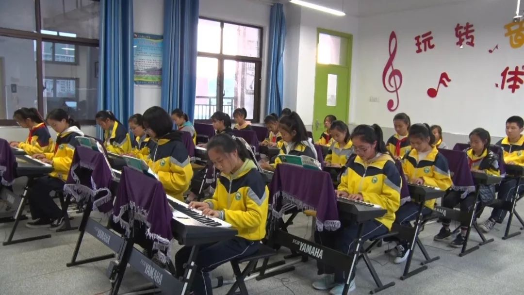 桐梓这所学校学生学了五雅......