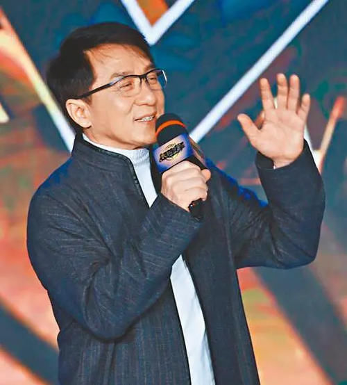 几十年来，成龙有过哪些“幼稚”的举动？