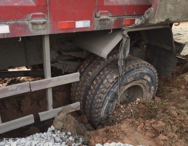 陷车最简单的解决方法,陷车怎么自救最有效