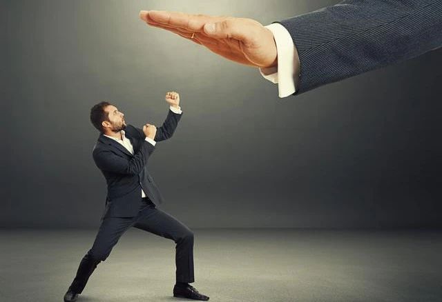 同事经常甩锅和命令我做事，怎么办？4个策略，避免被人随意使唤