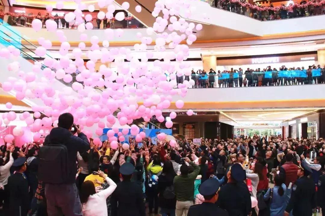 5000颗气球从天而降,从天而降的1亿颗钻石